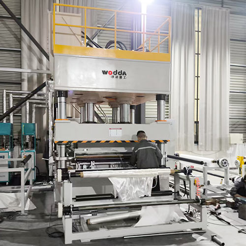 630噸PE防彈無緯布模壓液壓機(jī)