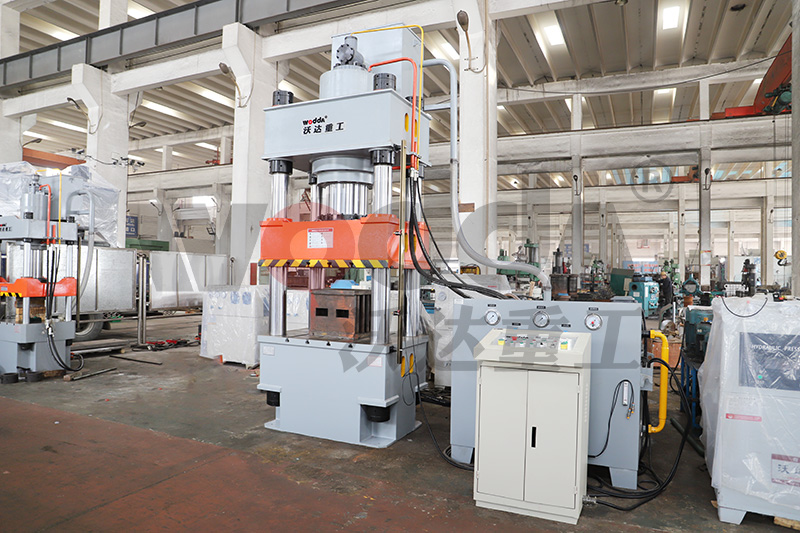 500噸三梁四柱液壓機(jī) 500噸三梁四柱液壓機(jī)