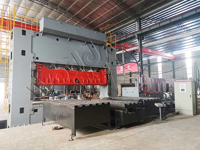 2000噸龍門液壓機(jī)客戶現(xiàn)場(chǎng) 2000噸龍門液壓機(jī)客戶現(xiàn)場(chǎng)