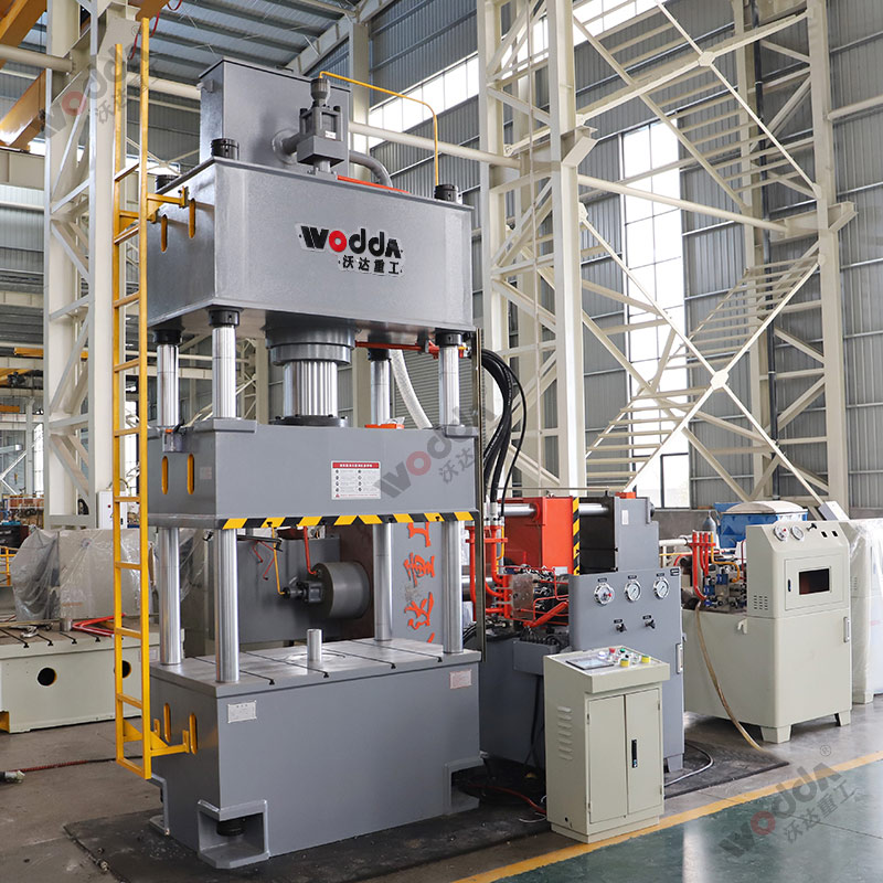 四柱液壓機(jī)如何選擇合適的液壓油？有哪些型號(hào)？