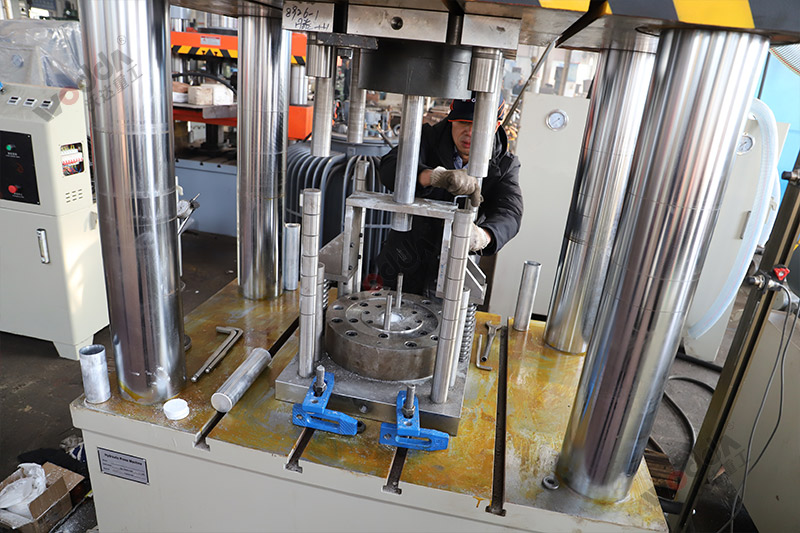 500噸蓄電池外殼拉伸成型液壓機(jī) 500噸蓄電池外殼拉伸成型液壓機(jī)