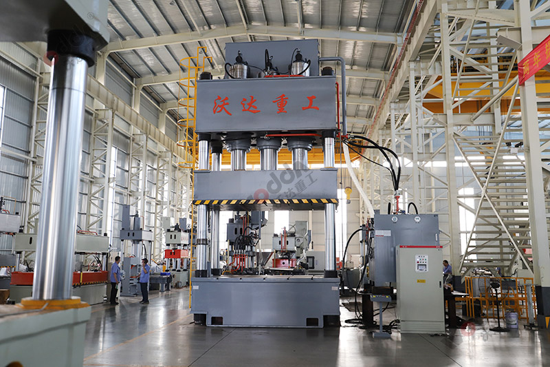 1500噸復合材料液壓機 1500噸復合材料液壓機