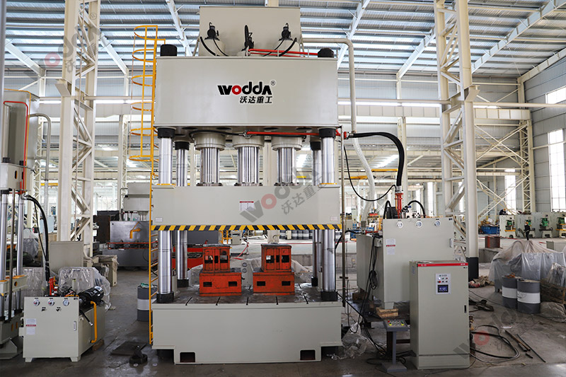 1500噸復合材料液壓機 1500噸復合材料液壓機