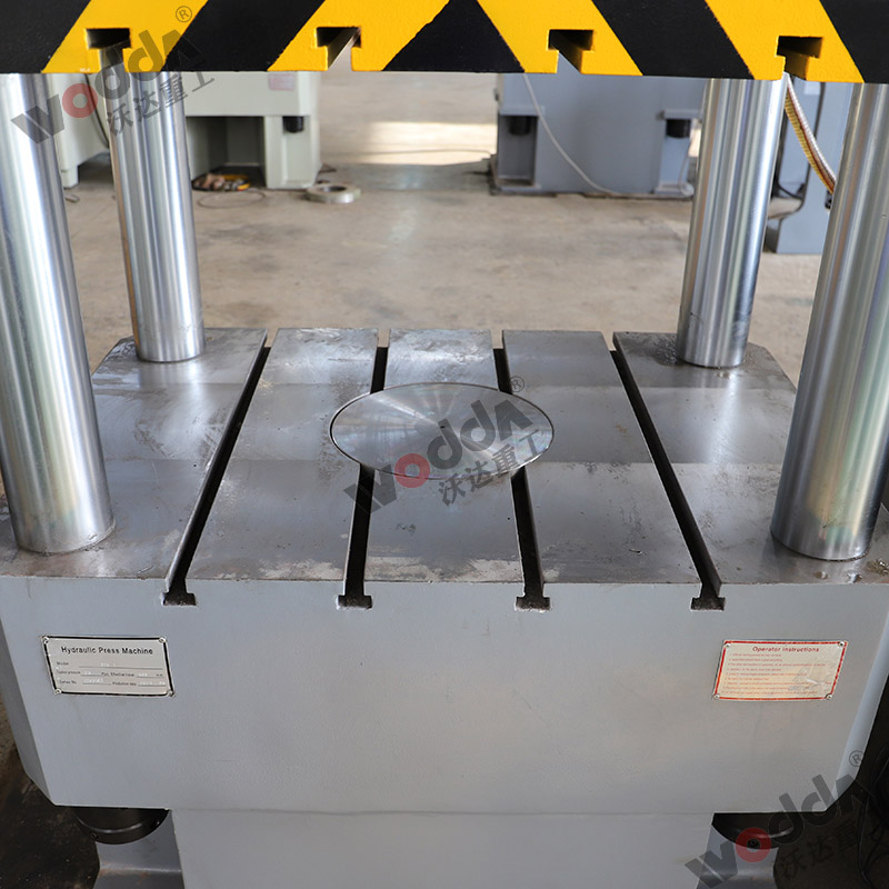 315噸液壓機(jī)工作臺(tái) 315噸液壓機(jī)工作臺(tái)