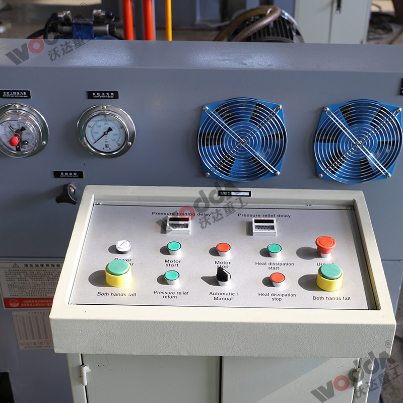 315噸液壓機(jī)手動(dòng)控制臺(tái) 315噸液壓機(jī)手動(dòng)控制臺(tái)