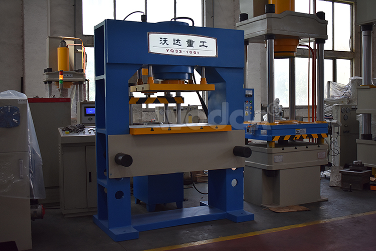 200噸龍門液壓機(jī) 200噸龍門液壓機(jī)