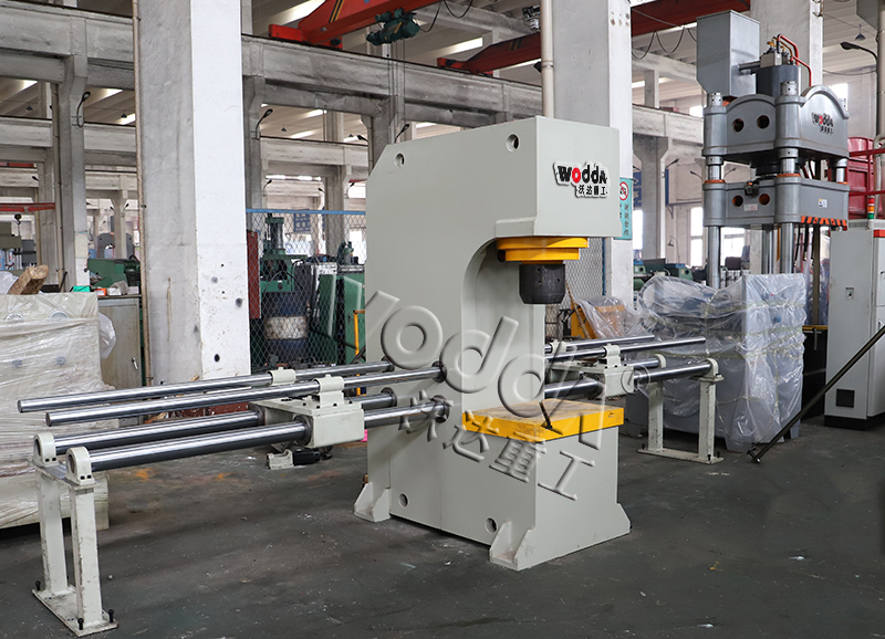 200噸單柱液壓機(jī) 200噸單柱液壓機(jī)