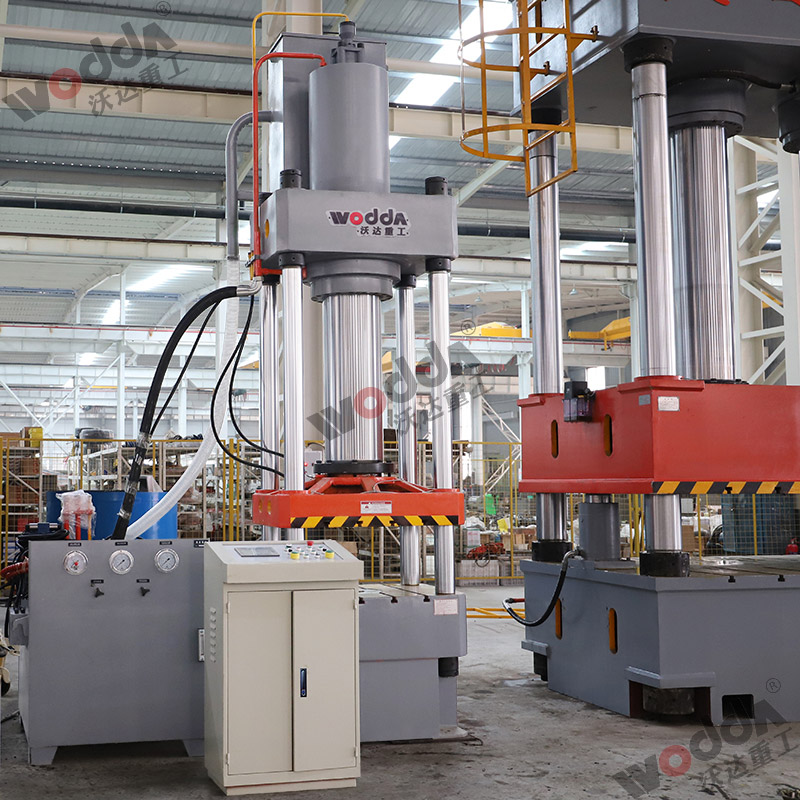 四柱液壓機(jī) 四柱液壓機(jī)