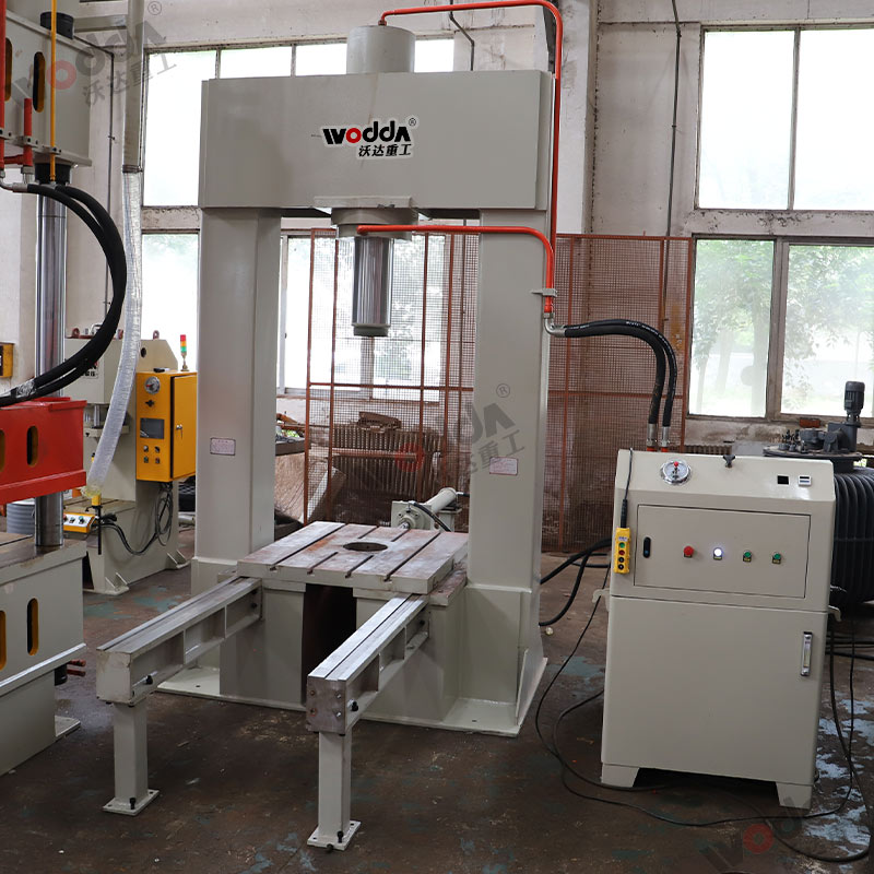 200噸龍門液壓機帶移動臺 200噸龍門液壓機帶移動臺