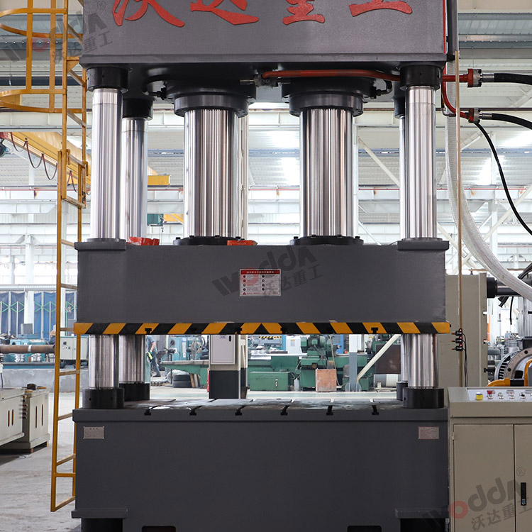 800噸液壓機(jī)（四柱、工作臺(tái)）