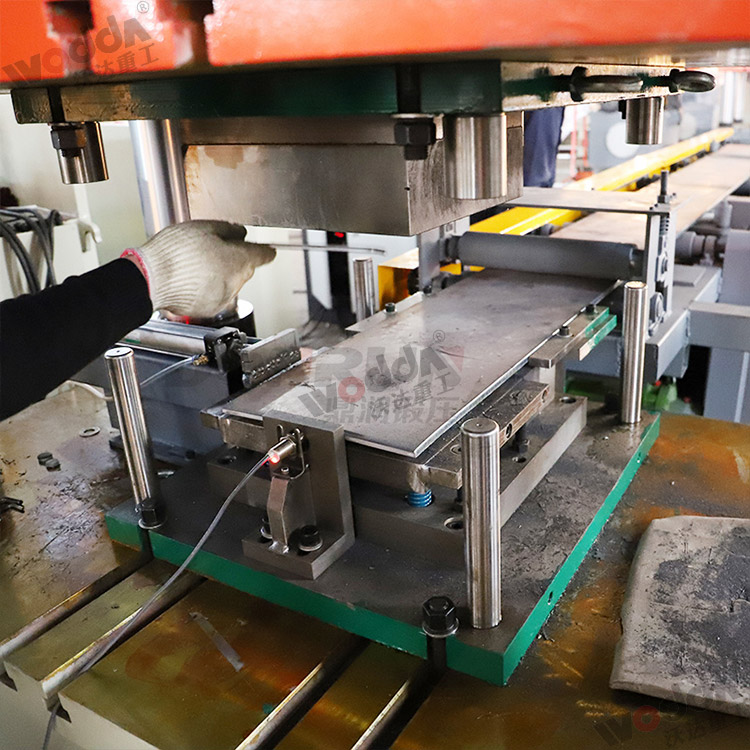 礦用錨桿托盤液壓機沖壓錨桿托盤現(xiàn)場 礦用錨桿托盤液壓機沖壓錨桿托盤現(xiàn)場