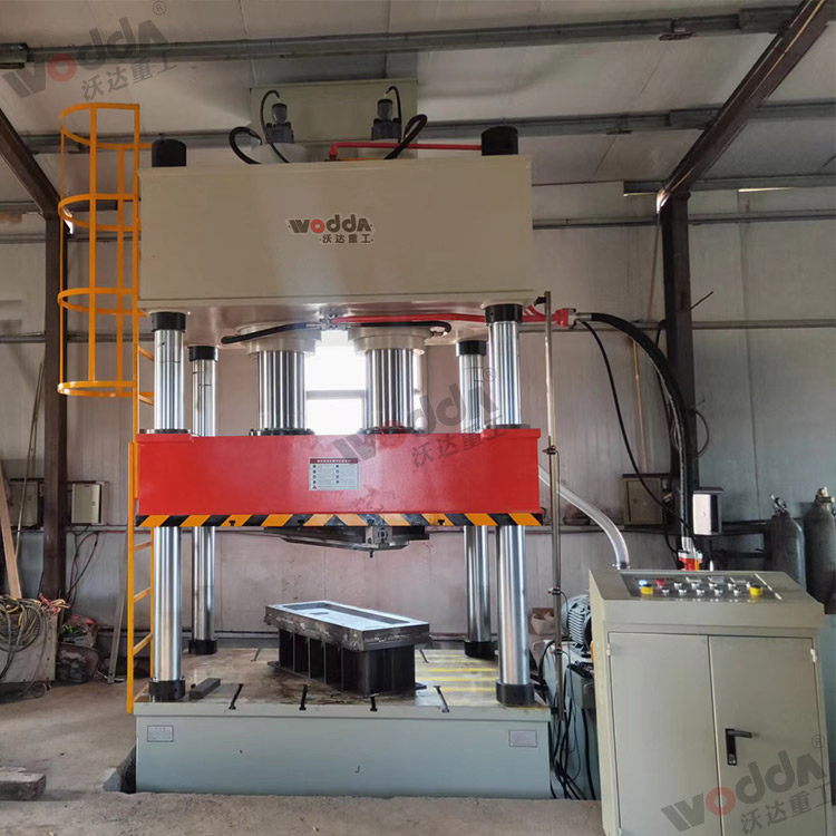 400噸金屬壓型液壓機(jī) 400噸金屬壓型液壓機(jī)