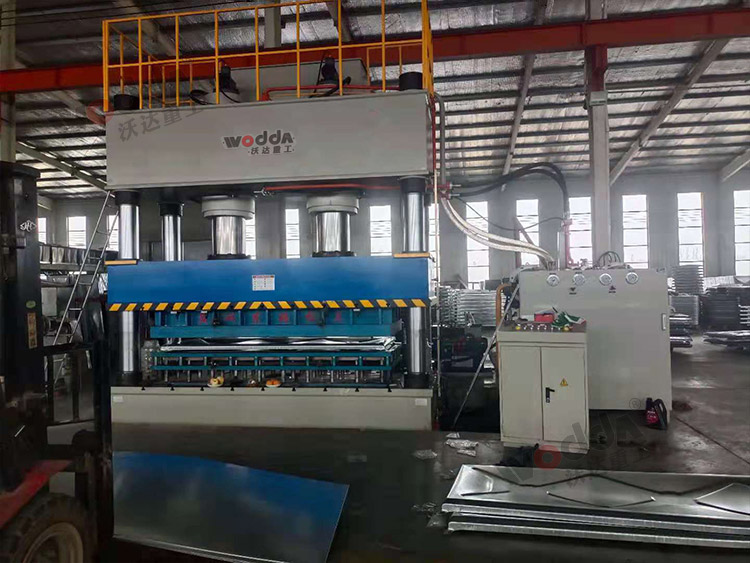 1000噸不銹鋼水箱板拉伸液壓機(jī)(圖1).jpg 1000噸不銹鋼水箱板拉伸液壓機(jī)(圖1).jpg