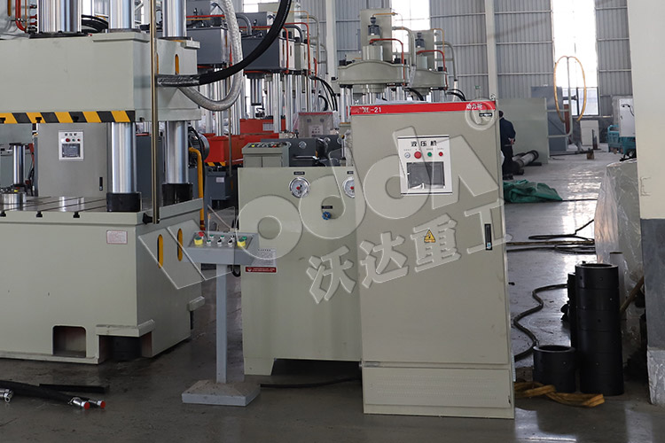 伺服500噸液壓機(jī)(動(dòng)力柜) 伺服500噸液壓機(jī)(動(dòng)力柜)