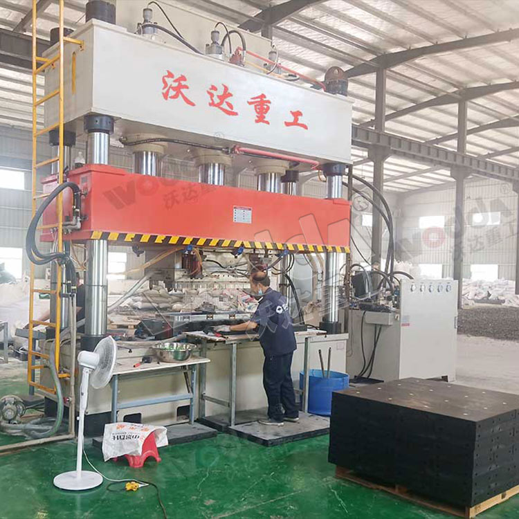 1000噸復合材料熱壓成型液壓機 1000噸復合材料熱壓成型液壓機