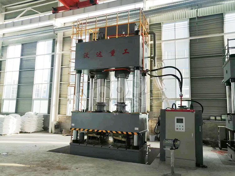 800噸雙缸四柱液壓機客戶現(xiàn)場 800噸雙缸四柱液壓機客戶現(xiàn)場