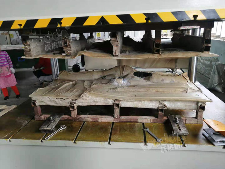 200噸液壓機(jī)熱壓汽車內(nèi)飾件 200噸液壓機(jī)熱壓汽車內(nèi)飾件