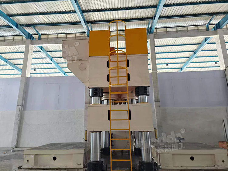 3000噸四柱液壓機(jī)客戶(hù)車(chē)間現(xiàn)場(chǎng) 3000噸四柱液壓機(jī)客戶(hù)車(chē)間現(xiàn)場(chǎng)