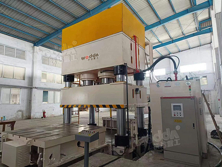 3000噸液壓機(jī) 3000噸液壓機(jī)