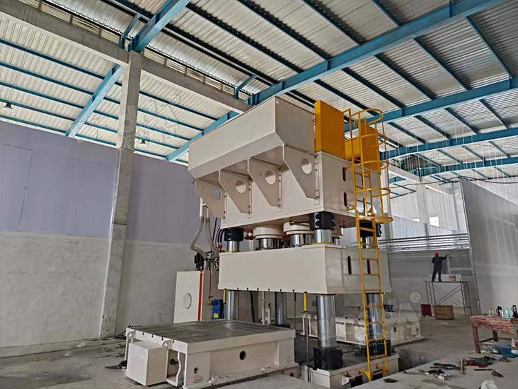 3000噸復(fù)合材料模壓機(jī) 3000噸復(fù)合材料模壓機(jī)