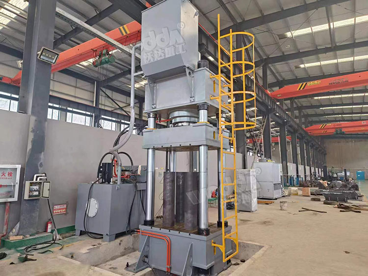 630噸SMC復(fù)合材料模壓機 630噸SMC復(fù)合材料模壓機