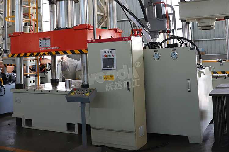 500噸液壓機(jī)（PLC動(dòng)力柜、移動(dòng)控制臺(tái)）