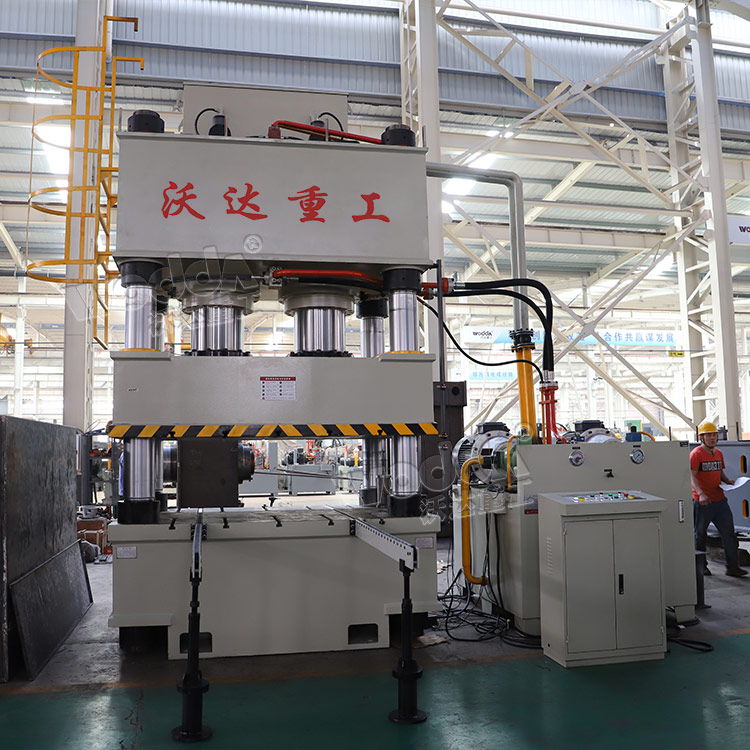 1000噸三梁四柱液壓機(jī)車間調(diào)試 1000噸三梁四柱液壓機(jī)車間調(diào)試