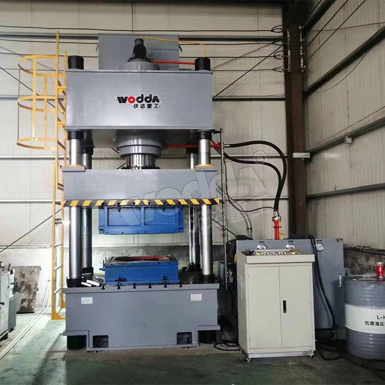 500噸不銹鋼水箱板拉伸液壓機(jī)客戶(hù)現(xiàn)場(chǎng)