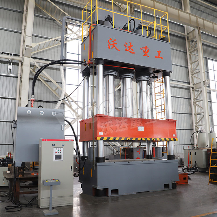 1500噸三梁四柱液壓機(jī) 1500噸三梁四柱液壓機(jī)