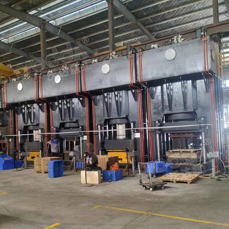 1800噸框架式液壓機.jpg 1800噸框架式液壓機.jpg