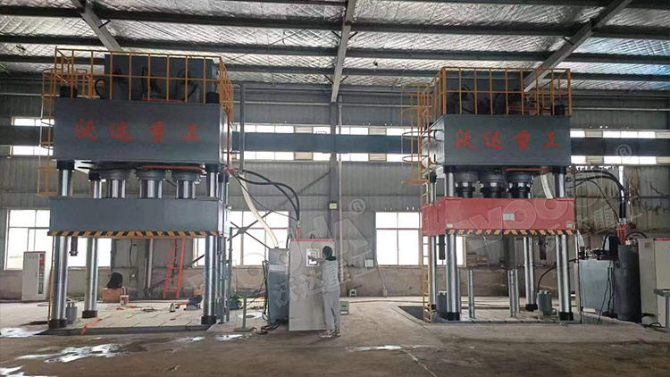 1500噸汽車導流罩成型液壓機安裝調(diào)試 1500噸汽車導流罩成型液壓機安裝調(diào)試