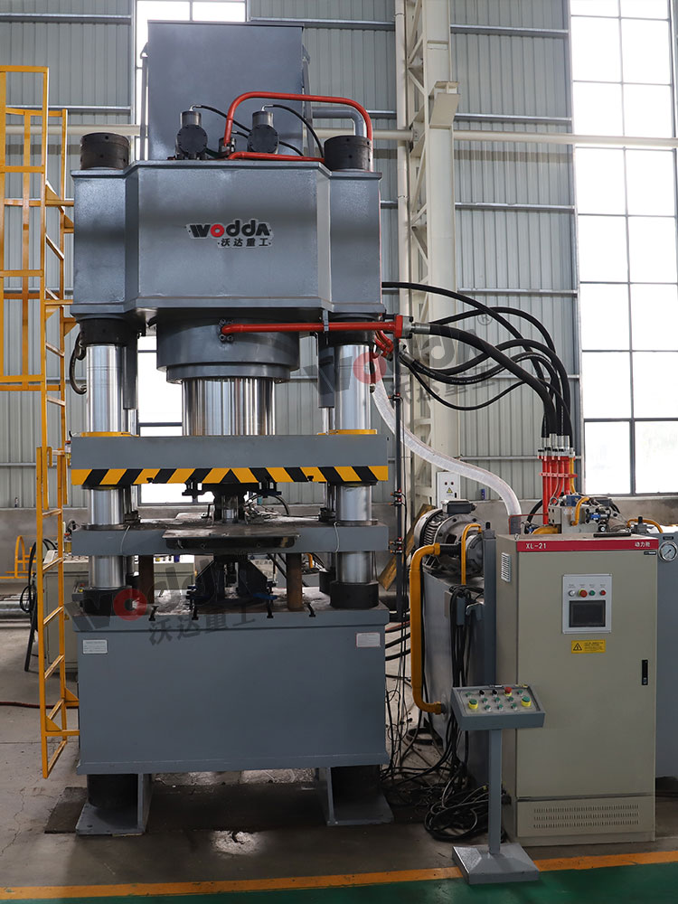 800噸四梁四柱液壓機(jī)(鹽磚機(jī)) 800噸四梁四柱液壓機(jī)(鹽磚機(jī))