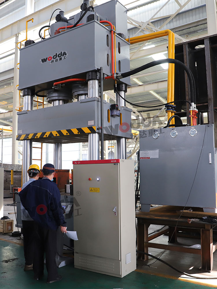 1000噸雙缸伺服液壓機(jī)車(chē)間試機(jī) 1000噸雙缸伺服液壓機(jī)車(chē)間試機(jī)