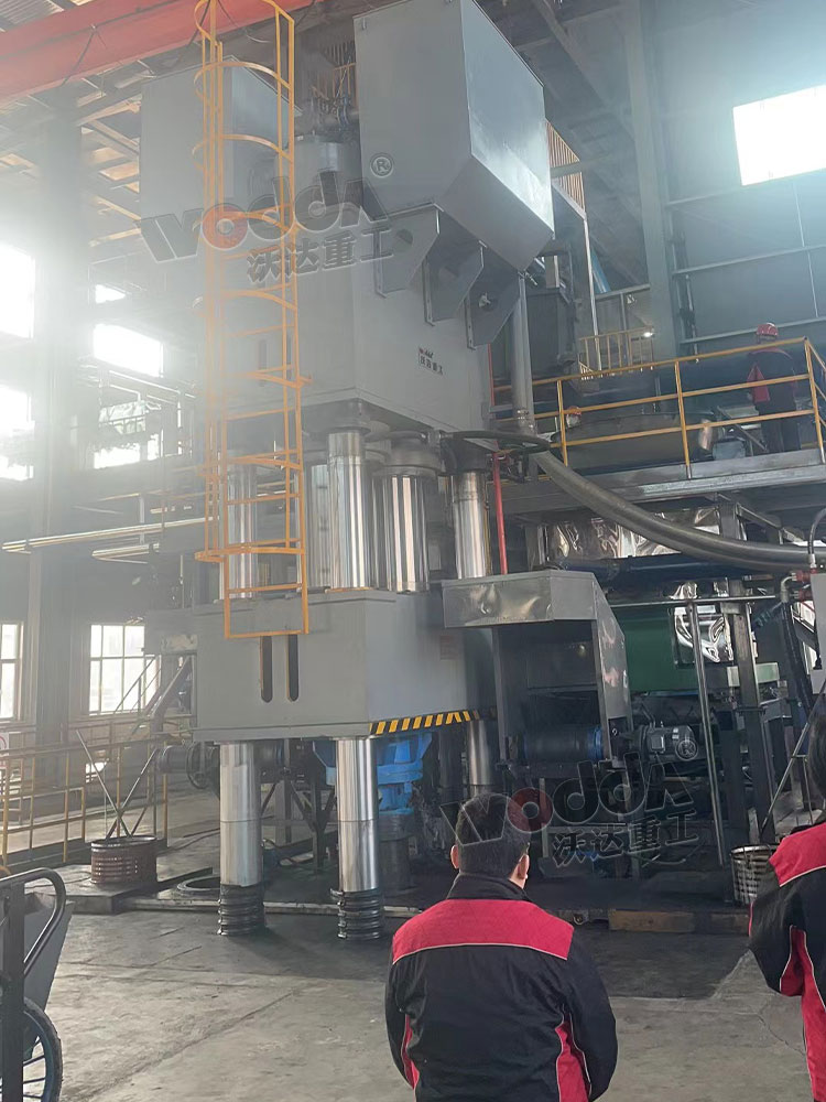 雙工位2000噸石墨坩堝液壓機(jī) 雙工位2000噸石墨坩堝液壓機(jī)