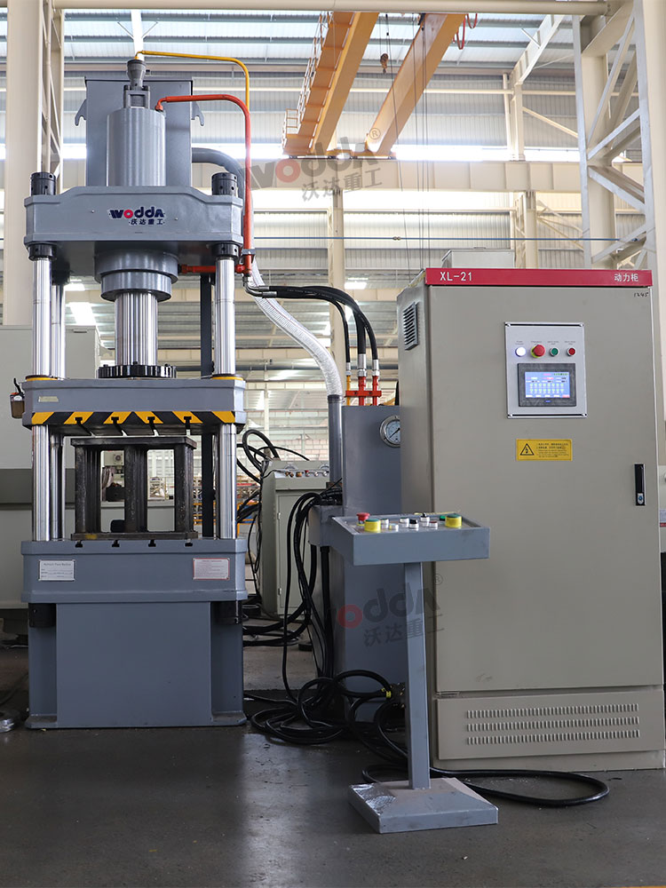 100噸三梁四柱液壓機(jī) 100噸三梁四柱液壓機(jī)