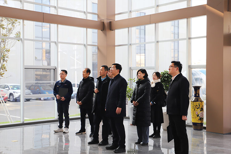 徐州市委常委、經(jīng)開區(qū)黨工委書記張克一行蒞臨山東沃達重工調(diào)研考察