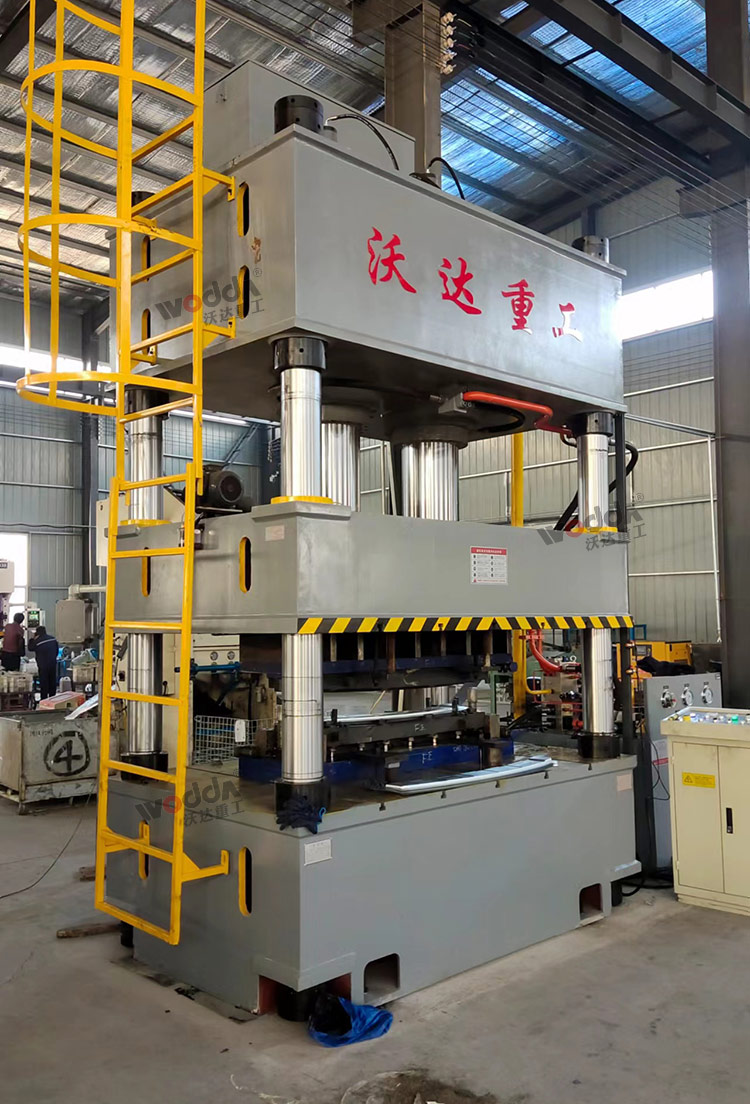 500噸四柱液壓機(jī)調(diào)試完成 500噸四柱液壓機(jī)調(diào)試完成