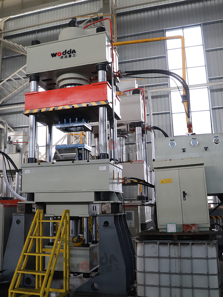 500噸不銹鋼水槽拉伸液壓機(jī)試機(jī) 500噸不銹鋼水槽拉伸液壓機(jī)試機(jī)