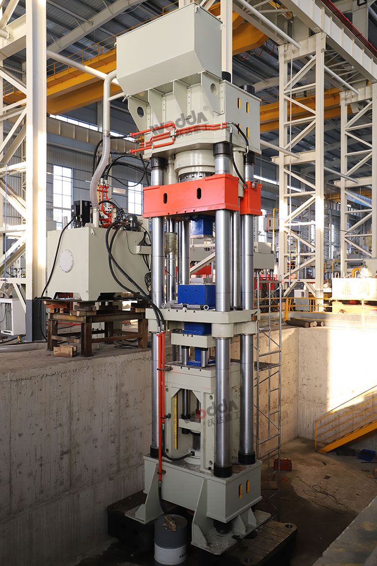 莫來(lái)石匣缽液壓機(jī)車(chē)間試機(jī) 莫來(lái)石匣缽液壓機(jī)車(chē)間試機(jī)