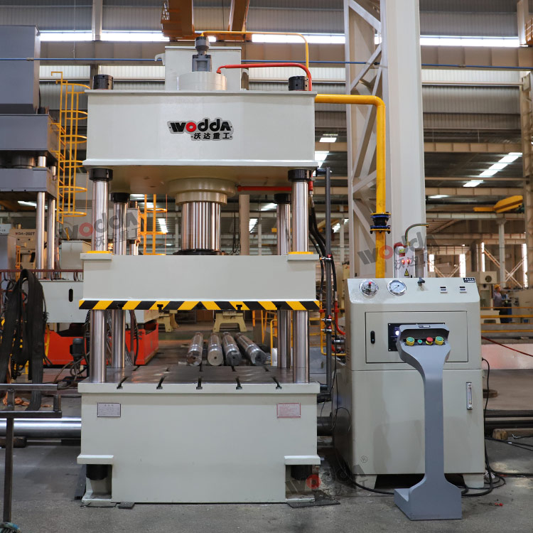 200噸三梁四柱液壓機(jī) 200噸三梁四柱液壓機(jī)