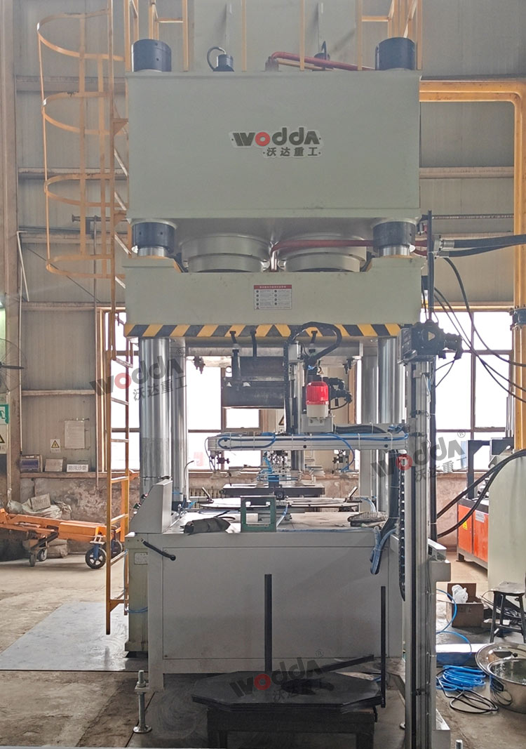 630噸三梁四柱液壓機 630噸三梁四柱液壓機