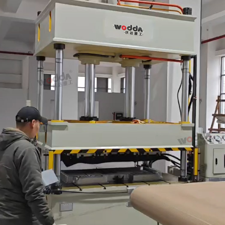 120噸汽車(chē)內(nèi)飾件成型液壓機(jī)試機(jī)成功 120噸汽車(chē)內(nèi)飾件成型液壓機(jī)試機(jī)成功