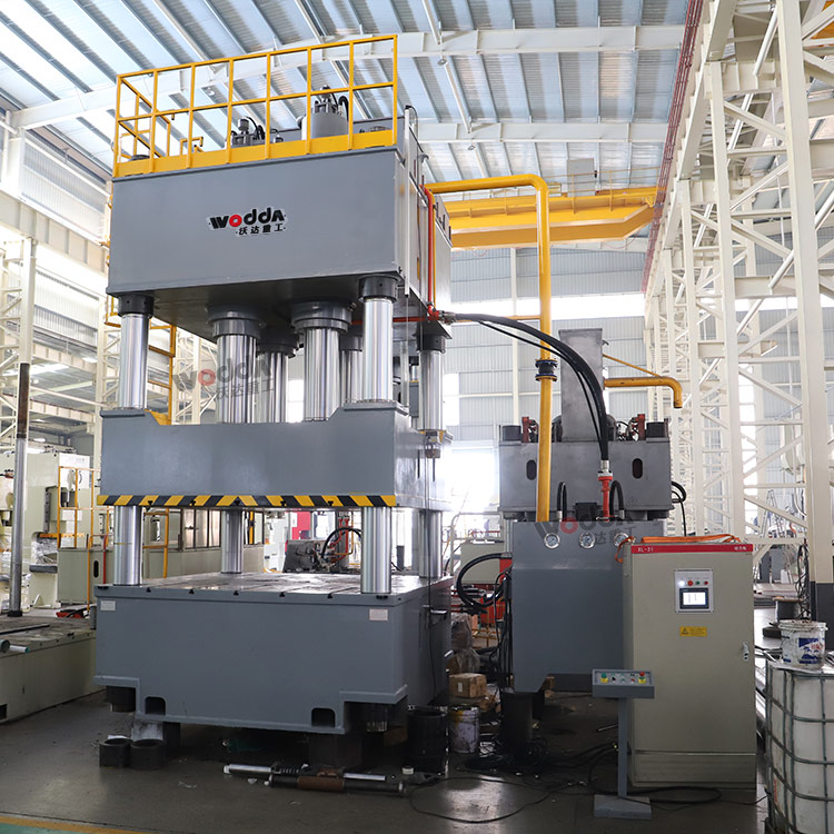 1000噸四柱液壓機車間實物圖 1000噸四柱液壓機車間實物圖