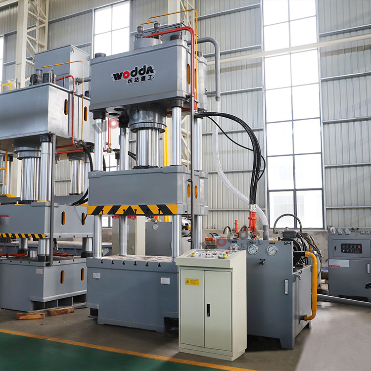 315噸三梁四柱液壓機(加厚鑄造件) 315噸三梁四柱液壓機(加厚鑄造件)