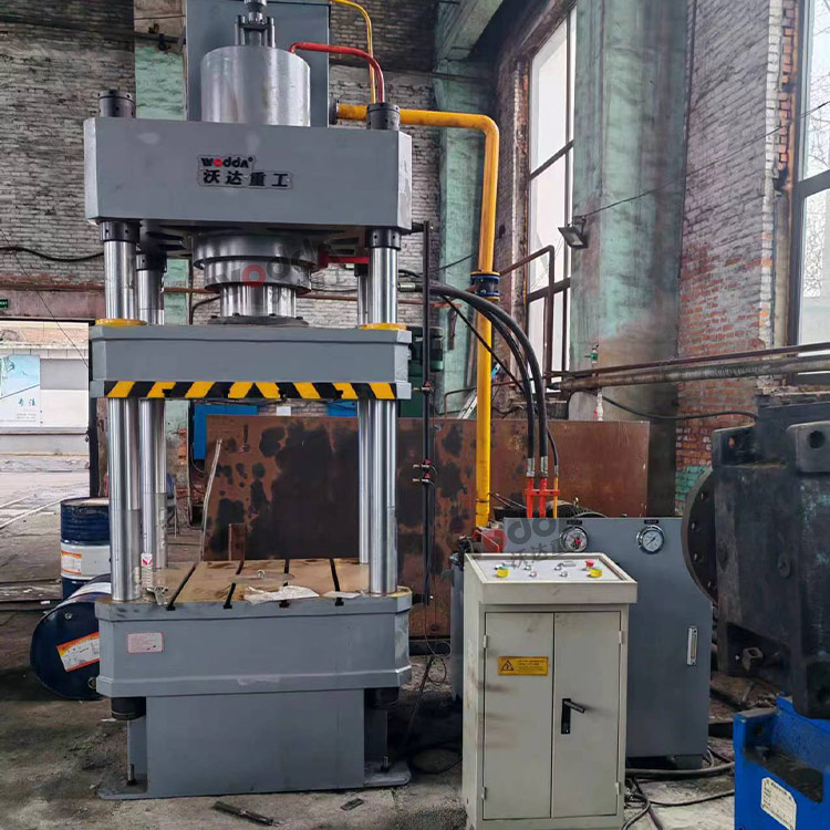 315噸鑄造四柱液壓機客戶現(xiàn)場 315噸鑄造四柱液壓機客戶現(xiàn)場