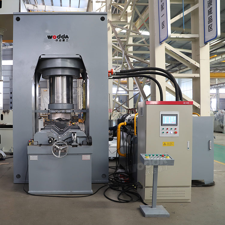 1200噸龍門液壓機(jī) 1200噸龍門液壓機(jī)