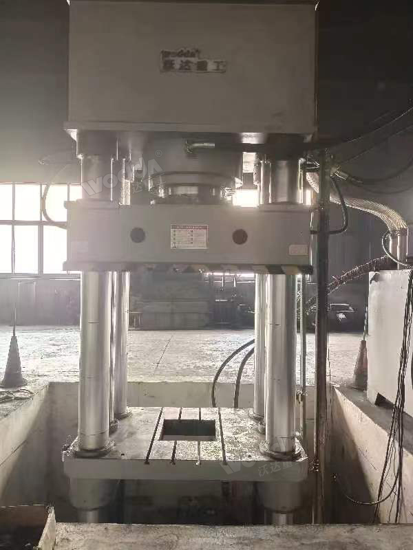 800噸匣缽液壓機客戶車間安裝完成 800噸匣缽液壓機客戶車間安裝完成