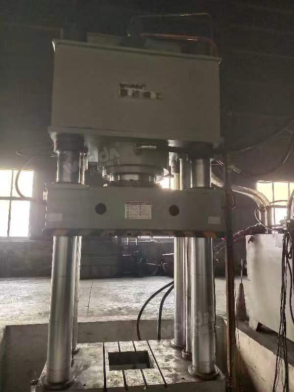 800噸石墨匣缽液壓機 800噸石墨匣缽液壓機