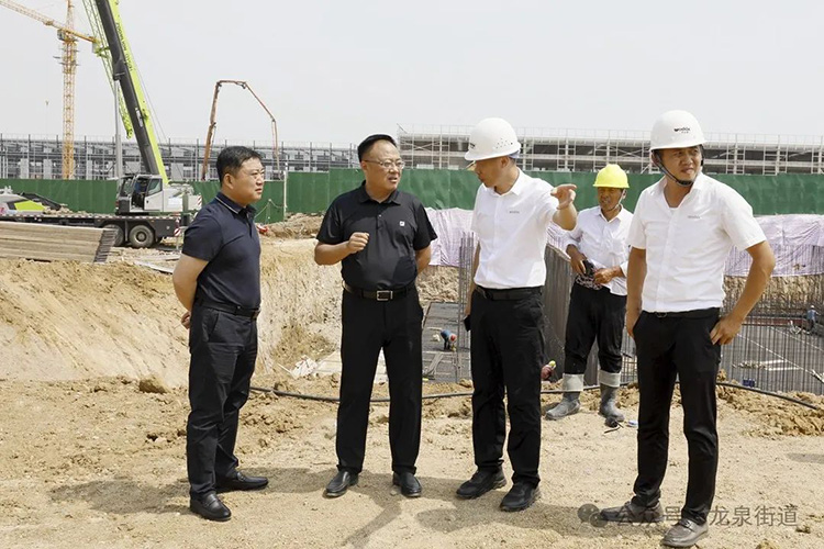 滕州市領(lǐng)導(dǎo)馬金安、崔波現(xiàn)場調(diào)研沃達重工智能精密伺服液壓沖床項目