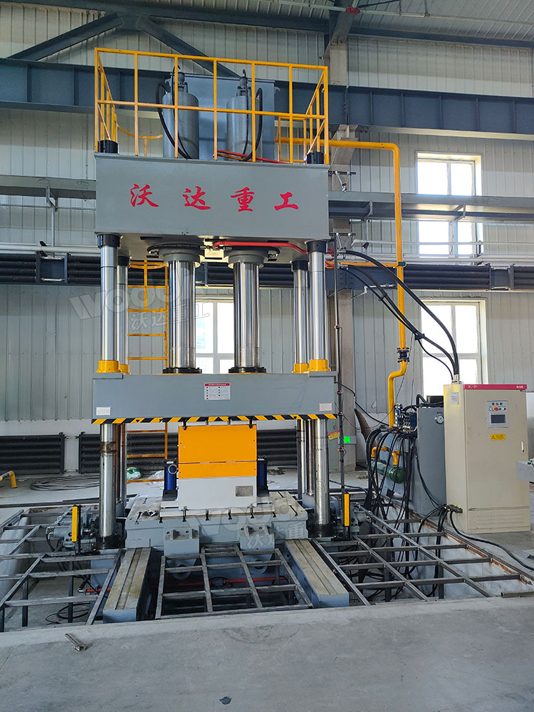 500噸防彈頭盔成型液壓機(jī)客戶現(xiàn)場(chǎng) 500噸防彈頭盔成型液壓機(jī)客戶現(xiàn)場(chǎng)